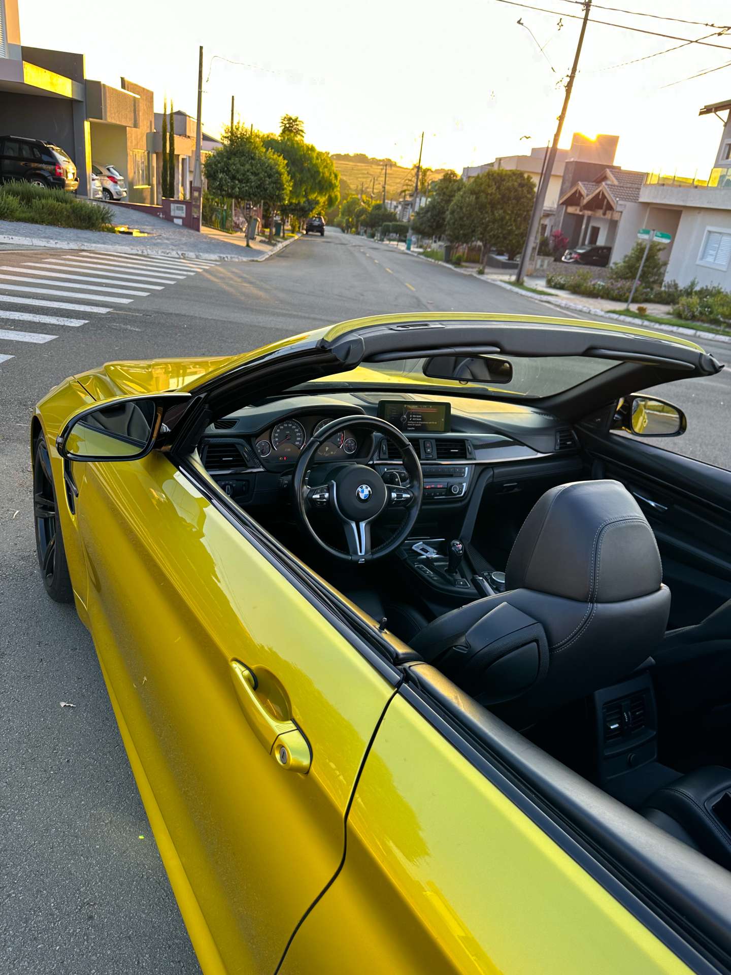 BMW M4 - Autin yellow 